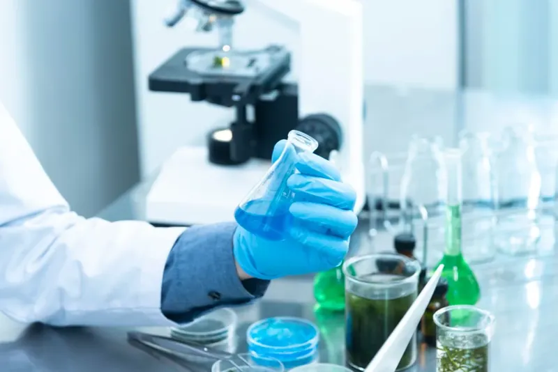Neuroscience cognitive research laboratory evaluating brain function and supplement ingredients